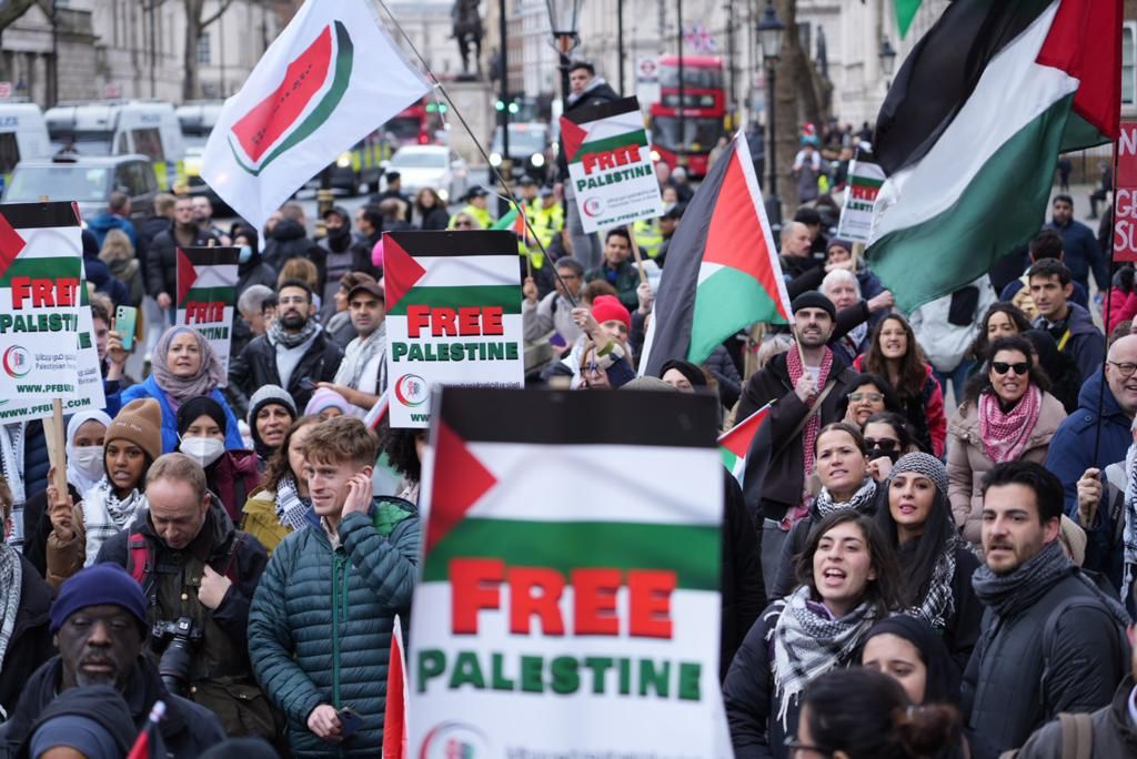 Thousands rally in London, calling for ceasefire and expressing ...