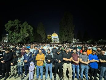 45,000 worshipers perform Taraweeh prayers at Aqsa Mosque