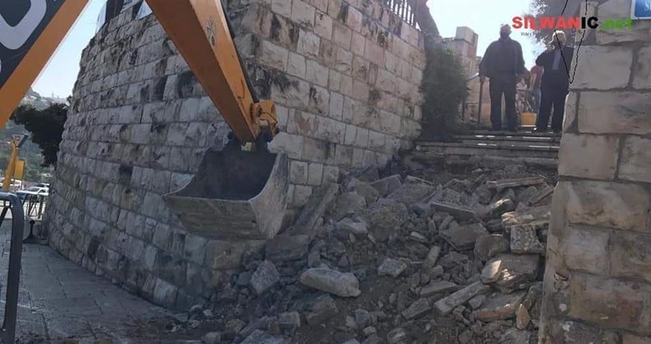 IOF Demolishes Two Caravans Threatens To Demolish Others In West Bank