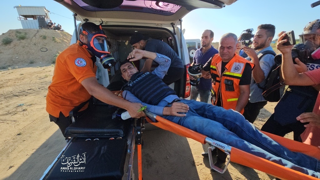 Five Palestinians injured in IOF shooting east of Gaza Strip