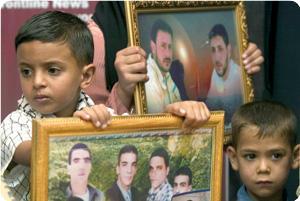 Relatives of Palestinian prisoners in Egyptian prisons appeal for their ...